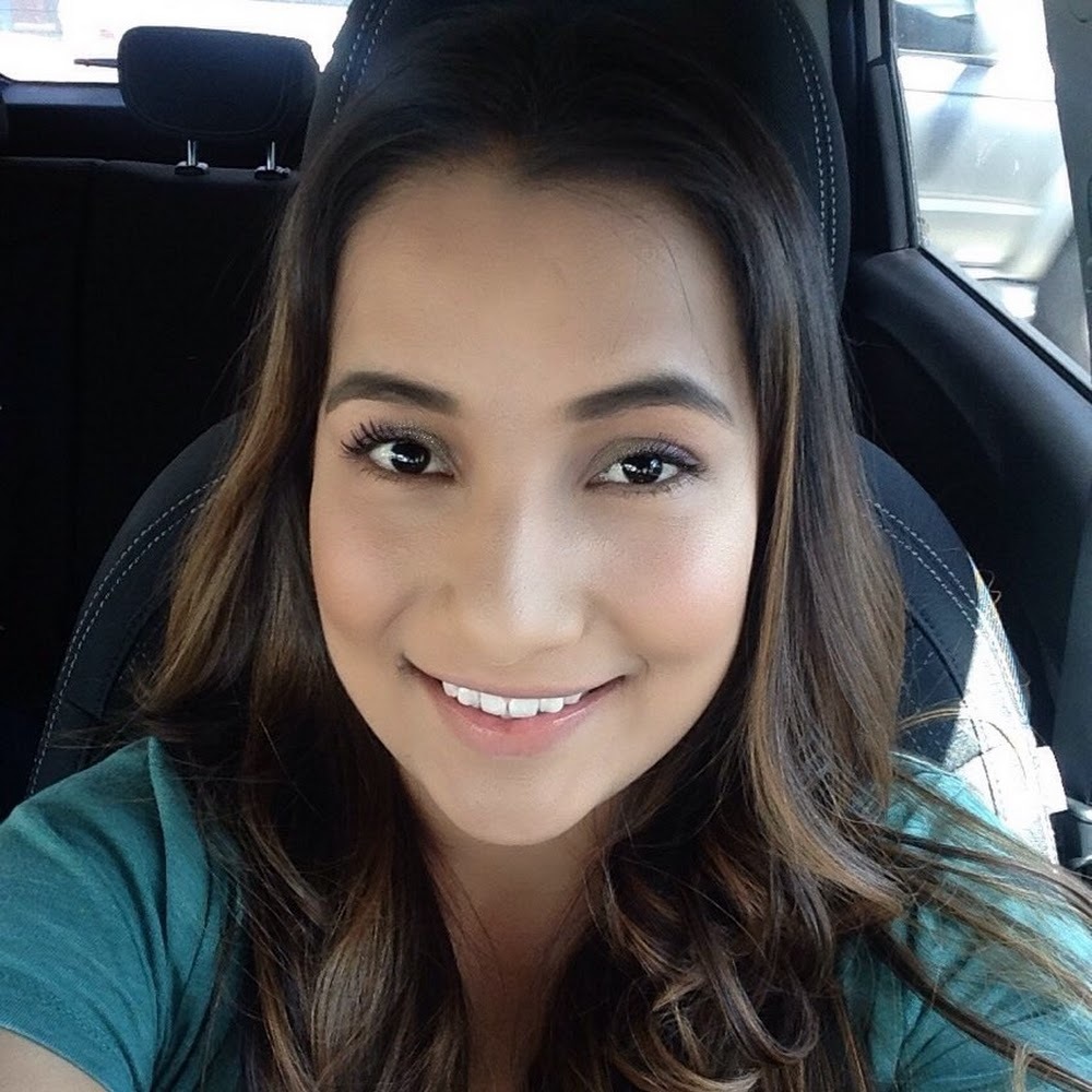 Meet your Posher, Claudia